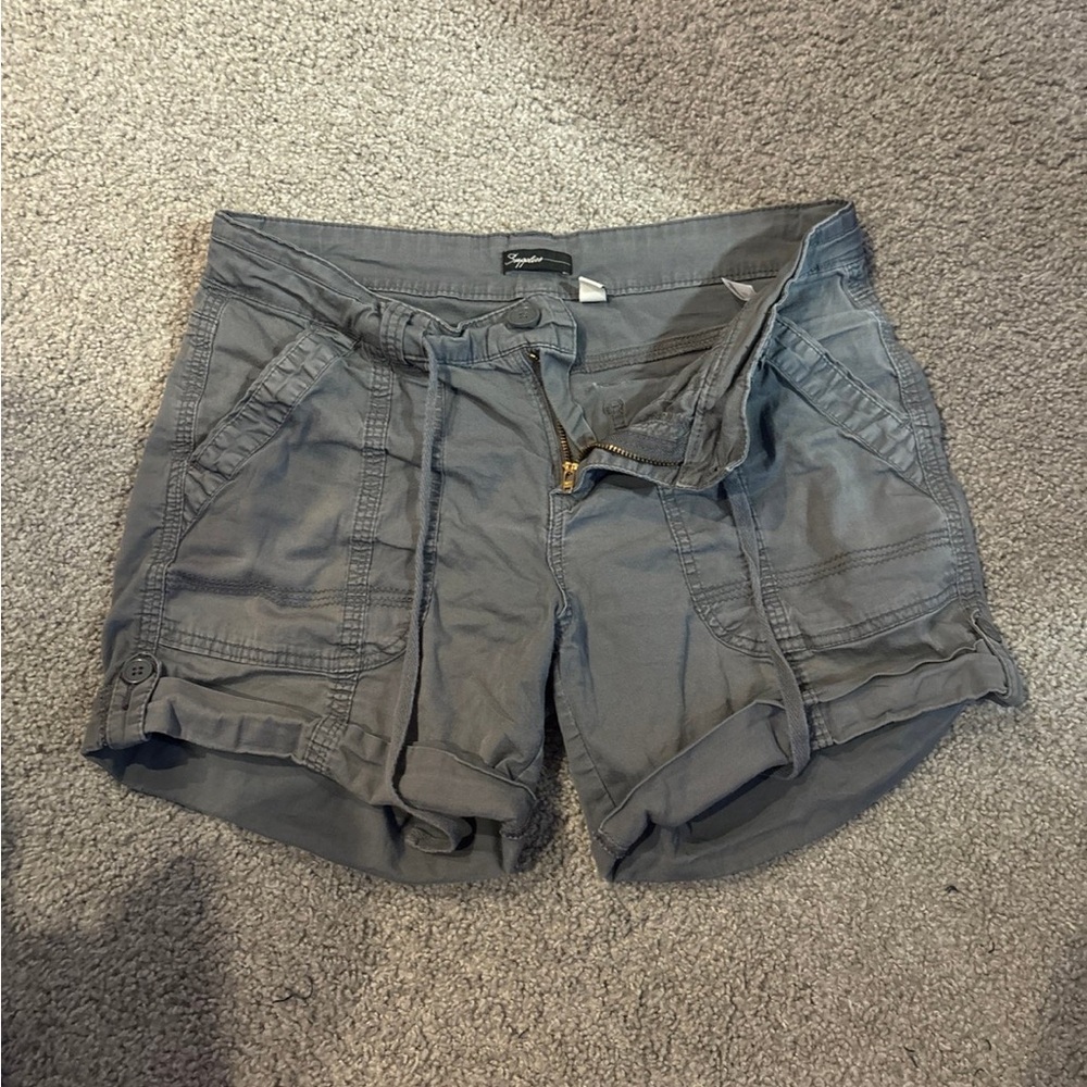 Mid rise cargo shorts
